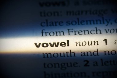 Sözlükte vurgulanmış sesli sözcük, görünümü kapat