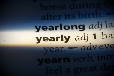 Sözlükte altı çizili yıllık sözcük, görünümü kapat