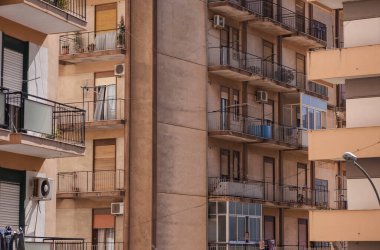 Monreale 'deki konut binasının detayları 