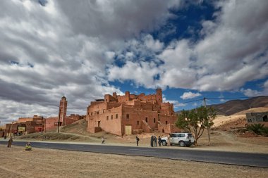 Draa Valley, Fas 'taki antik kumtaşı kasbanın güzel manzarası.