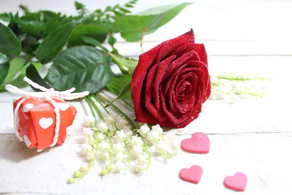 Saludos Florales Con Corazones Regalo —  Fotos de Stock