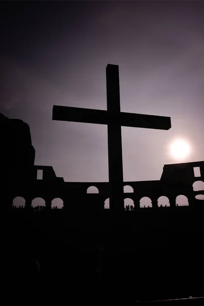Sylwetka Krzyża Katalitycznego Koloseum — Zdjęcie stockowe