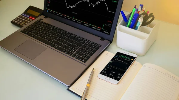 Smartphone Laptop Stock Trading Forex Concept — Stock Photo, Image