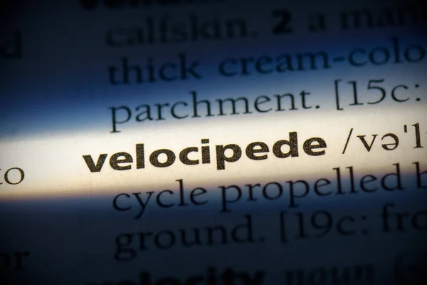 在字典中突出显示的Velocipede字 闭合视图 — 图库照片