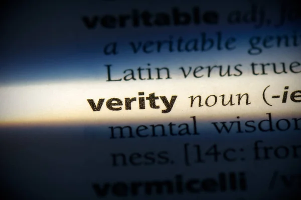 Verity Word Evidenziata Nel Dizionario Vista Vicino — Foto Stock