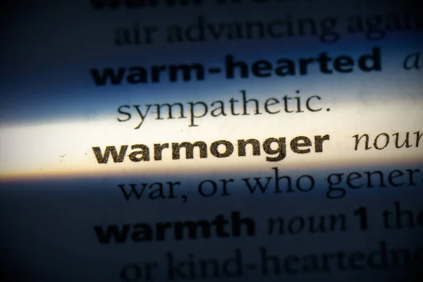 Warmonger Word Destaque Dicionário Close View — Fotografia de Stock