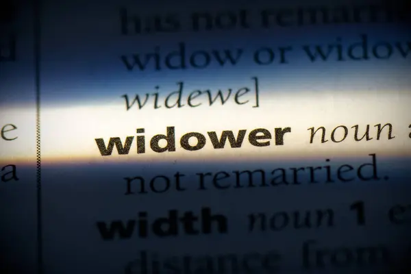 Widower Word Highlighted Dictionary Close View — Stock Photo, Image