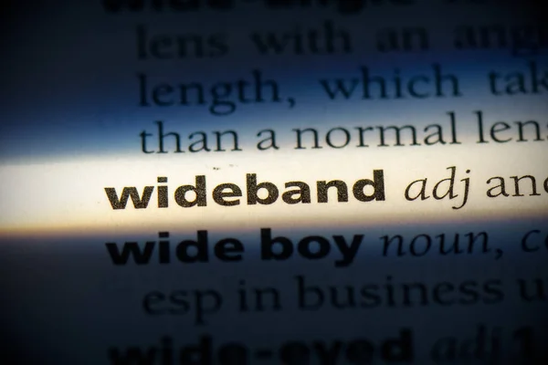 Wideband Word Destaque Dicionário Close View — Fotografia de Stock