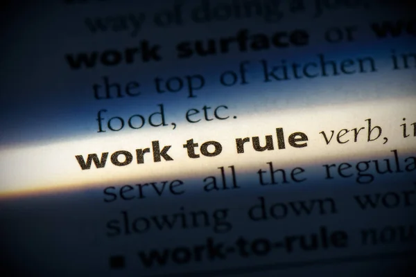工作规则字 突出在字典中 关闭视图 — 图库照片