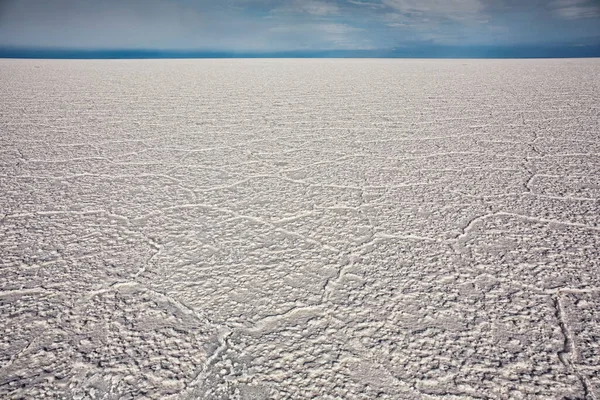 Low Angle View Cracked Salt Flat Salar Uyuni Potosi — Stock Photo, Image