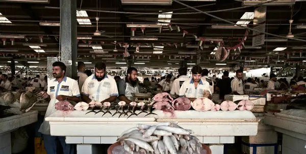 迪拜大型鱼类市场的场景 — 图库照片