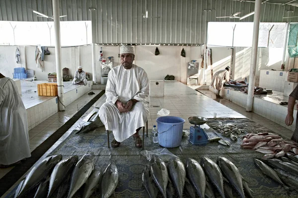Old Omani Fisherman Selling His Catch Old Fish Market — Stock Photo, Image