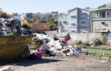 Antananarivo, Madagaskar - 5 Ağustos 2019: Şehirde çöp 