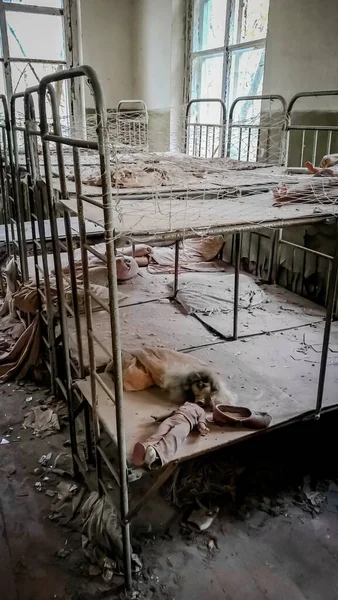 Empty Children Beds Abandoned Kindergarten House — Stock Photo, Image