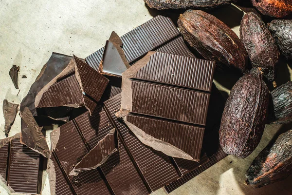 Çikolata Parçalanmış Yakın Çekim — Stok fotoğraf