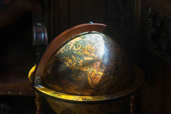 Old Historic Globe Dark Room — Stock Photo, Image