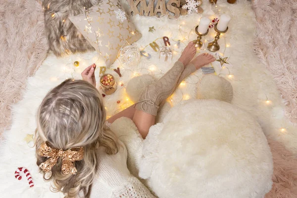 Het Eten Van Suikerriet Gearomatiseerde Popcorn Met Kerstmis — Stockfoto