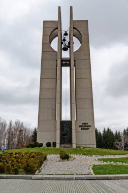 Çan Anıtı - Dünyanın eski Uluslararası Çocuk Parkı 'nda Barış Sancağı