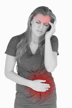 Hasta kadının kendini kötü hissettiği yakın plan çekimler.