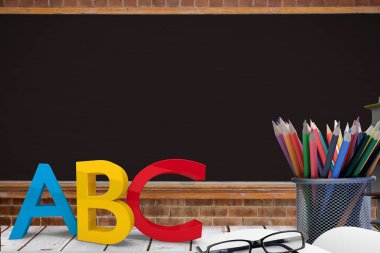 Bir okul masasının birleşik görüntüsü, 3D illüstrasyon 