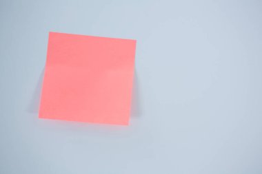 Pembe yapışkanlı not Close-Up