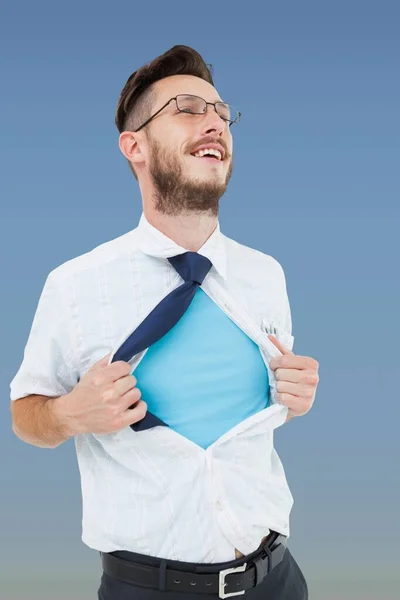 Empresário Abrindo Sua Camisa — Fotografia de Stock