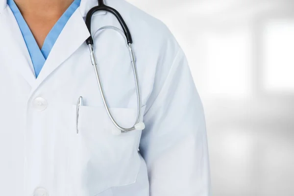 Kvinnlig Läkare Med Stetoskop Koncept För Hälso Och Sjukvård — Stockfoto