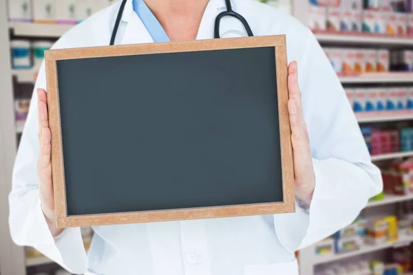 Doctor Sosteniendo Una Pizarra Concepto Salud Medicina — Foto de Stock