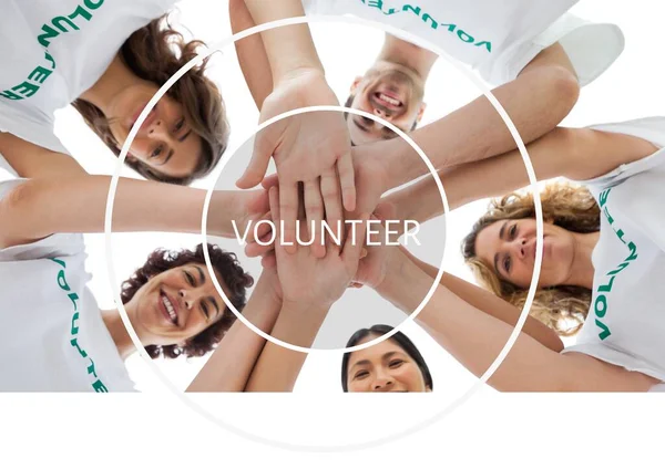 Bir Grup Gönüllü Gülümsüyor — Stok fotoğraf