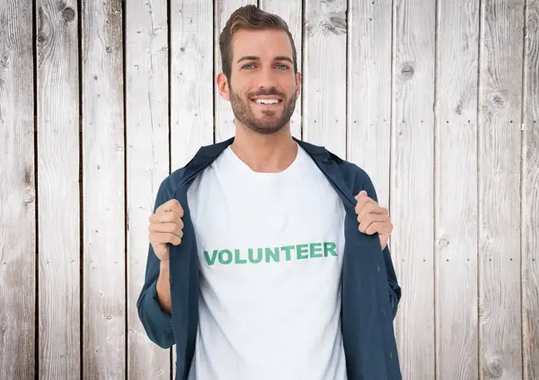 Tişörtlü Gönüllü — Stok fotoğraf