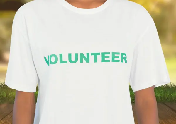 ティーシャツボランティアのクローズアップビュー — ストック写真