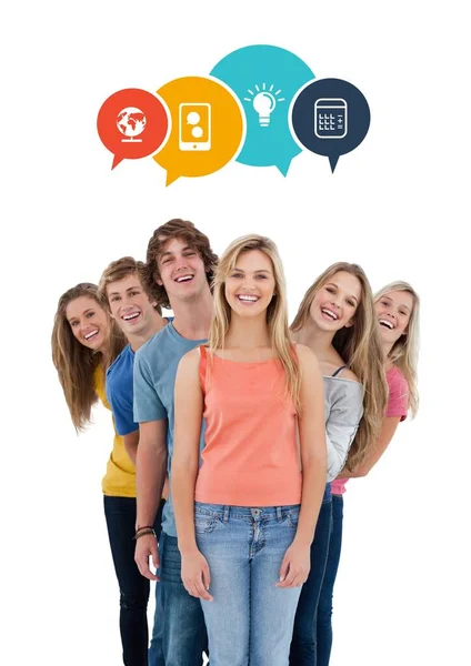Gruppe Lächelnder Studenten Vor Weißem Hintergrund — Stockfoto