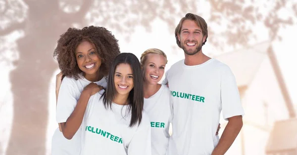 Bir Grup Gönüllü Gülümsüyor — Stok fotoğraf