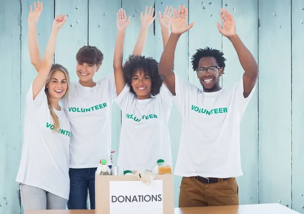Gönüllülerin Dijital Birleşimi Eller Yukarı — Stok fotoğraf