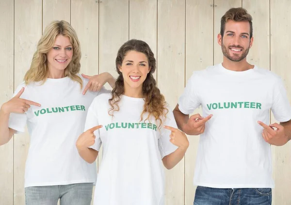 Gömleklerine Işaret Eden Gönüllülerin Dijital Bileşimi — Stok fotoğraf