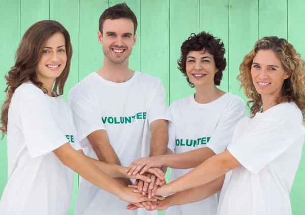 Digitaler Verbund Von Freiwilligen Beim Händchenhalten — Stockfoto