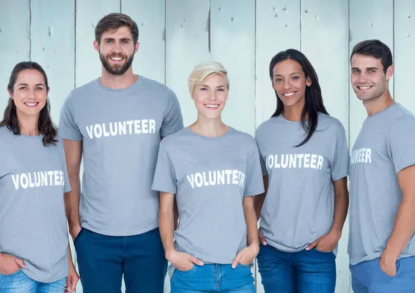 Gülümseyen Gönüllülerin Dijital Bileşimi — Stok fotoğraf