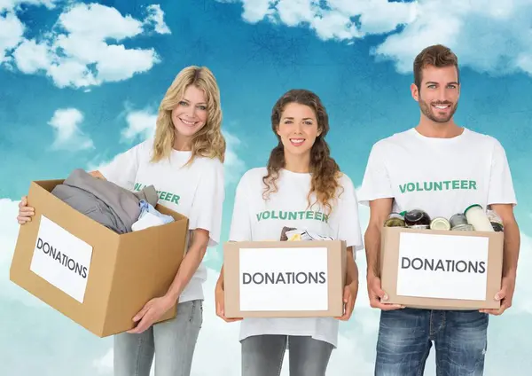 Digitaler Verbund Von Freiwilligen Die Spendenboxen Tragen — Stockfoto