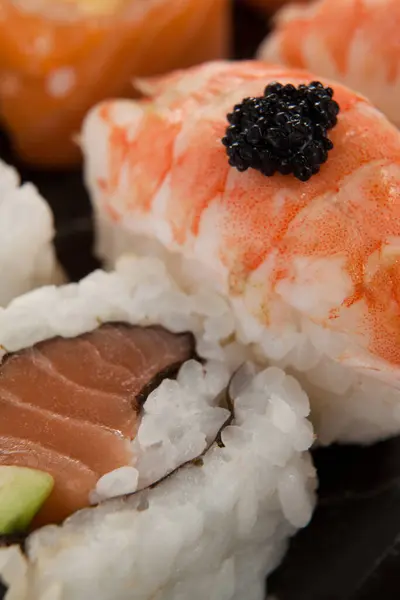 Uramaki Und Nigiri Sushi — Stockfoto