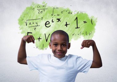 Güçlü çocuk denklemlerin önünde kaslarını esnetiyor.