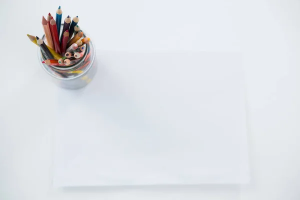創造的なアイデアやコンセプトのための色鉛筆 — ストック写真