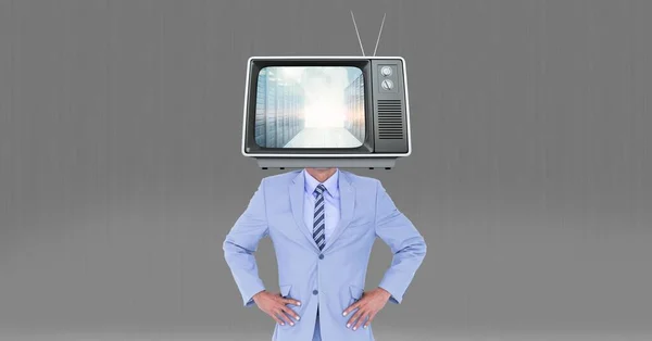 ビジネスマンの頭の上のテレビのデジタル複合イメージ — ストック写真