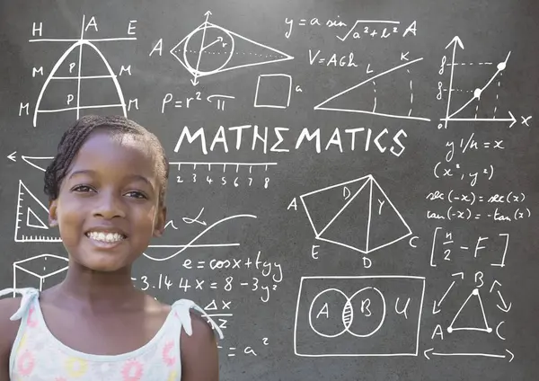 Kızla Tahtada Matematik Denklemleri — Stok fotoğraf