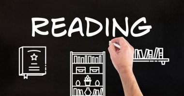 Tahta, eğitim ve okul konseptinin tam çerçeve çekimi