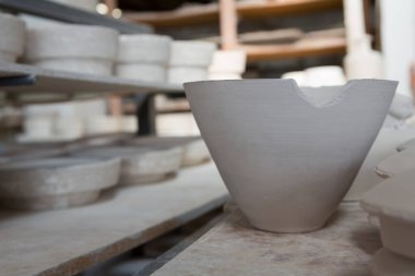 Masadaki toprak çömlekleri