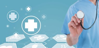 Stetoskop tutan cerrahın orta bölümünün birleşik görüntüsü.