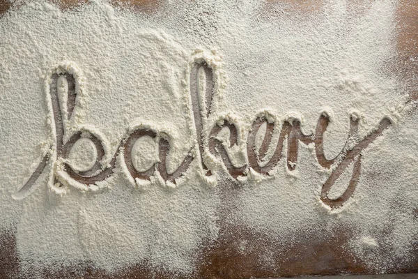 Das Wort Bäckerei Auf Bestreutem Mehl Geschrieben — Stockfoto
