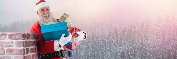 Санта Клаус Зимой Подарками — стоковое фото