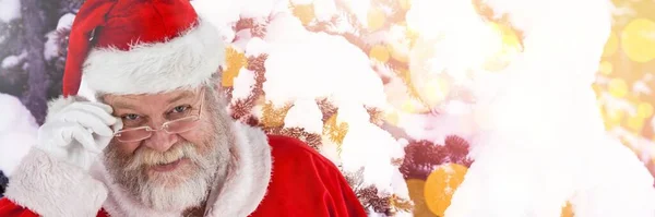 Sorrindo Papai Noel Com Luzes Cintilantes — Fotografia de Stock