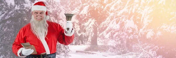 Санта Клаус Зимой Звонит Колокол — стоковое фото